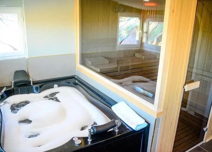 Private With Pool Near The Μπέλεκ