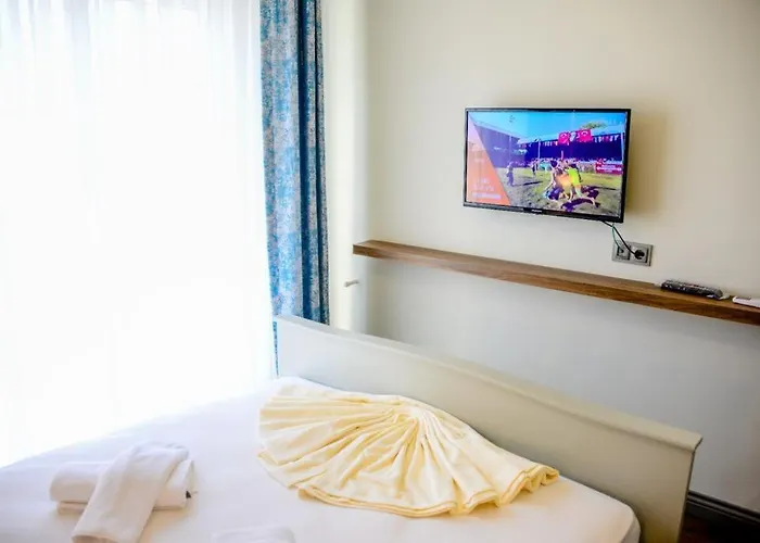 Private With Pool Near The Μπέλεκ