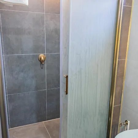 Private With Pool Near The וילה